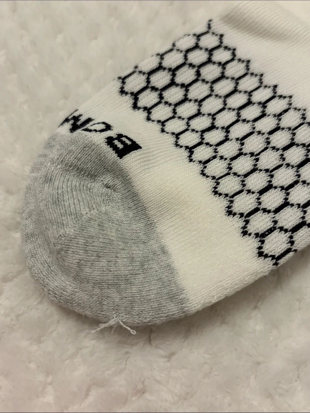 NWOT Bombas Vintage Stripes Half Calf Socks - White With Burgundy Stripes-Small